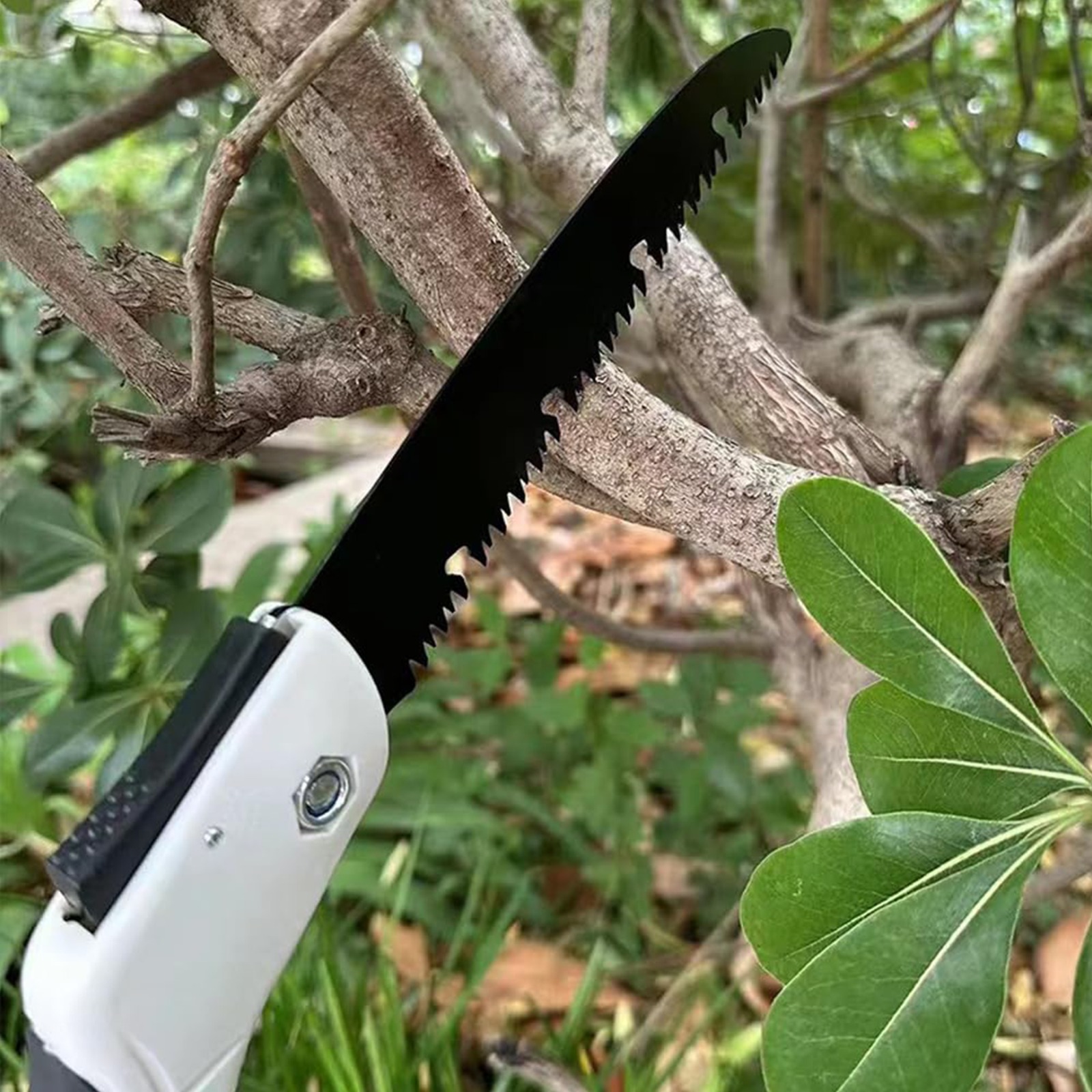 Folding Saw with Hard Teeth – Power Cutting On-the-Go - Image 13