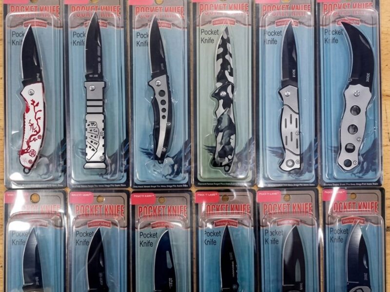 FOLDABLE MANUAL OPEN AND CLOSE KNIFE
