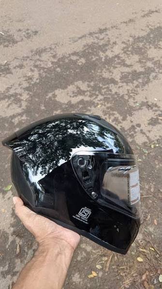 VEGA BOLT GLOSSY BLACK full face helmet( mirror visor fitted) - Image 5